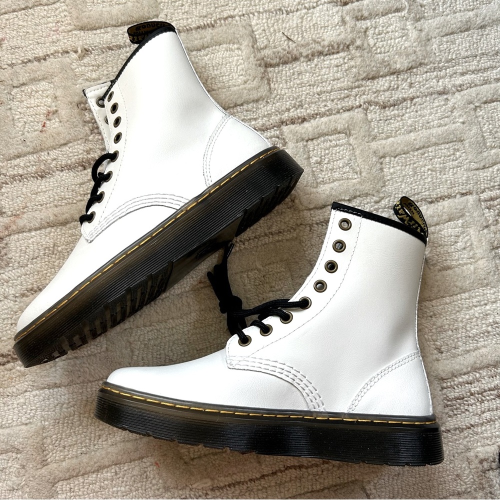 NIB Dr. Martens Soft Leather Zavala Lace-Up Boots White 37
